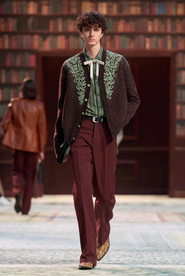 modelo desfilando en el desfile Amiri para hombre temporada otoño/invierno 2026-2027