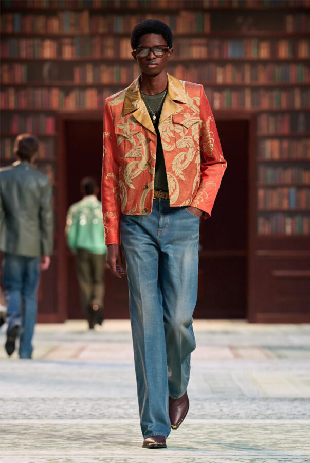 modelo desfilando en el desfile Amiri para hombre temporada otoño/invierno 2026-2027