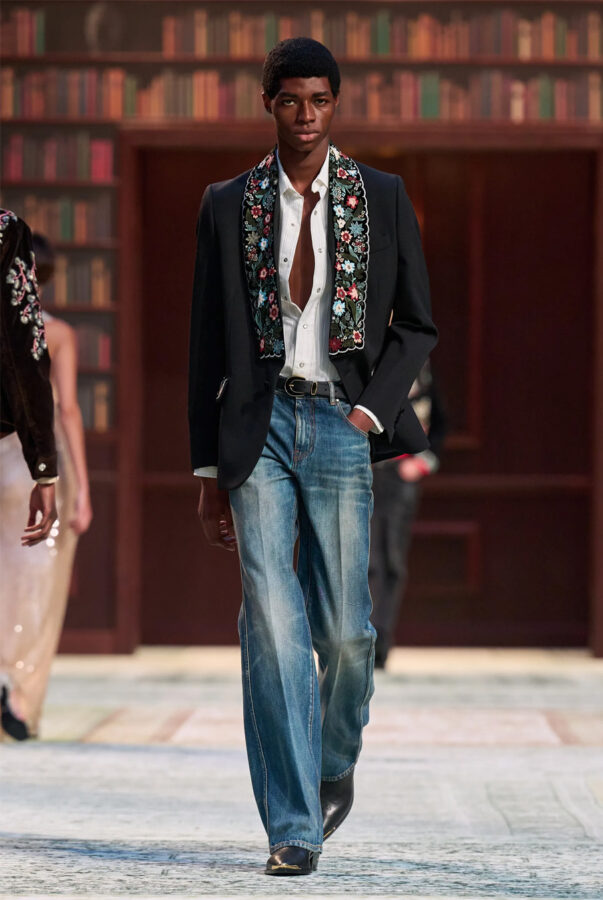 modelo desfilando en el desfile Amiri para hombre temporada otoño/invierno 2026-2027