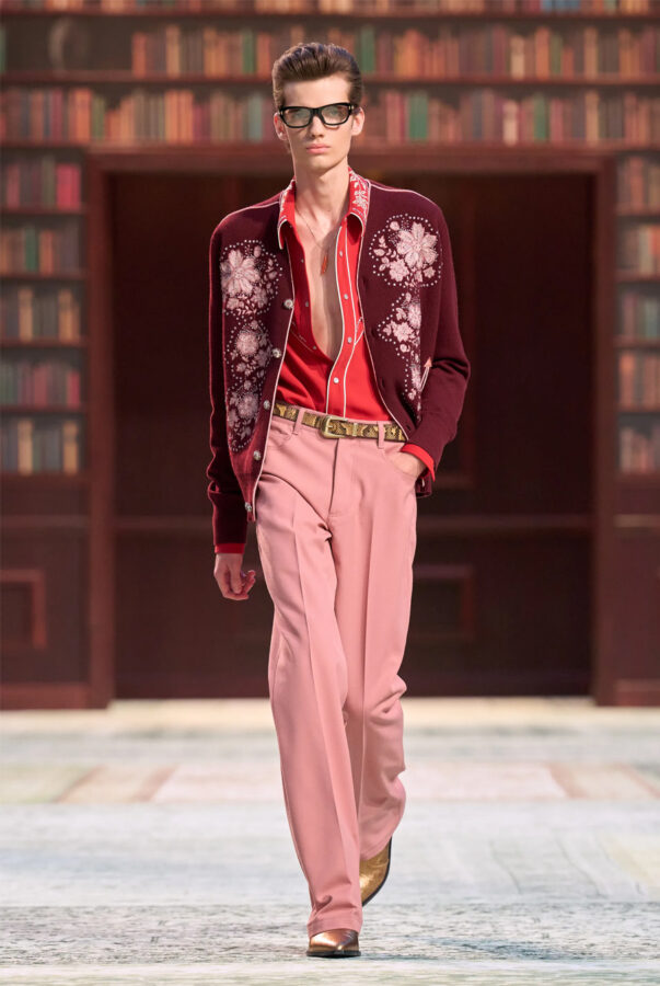 modelo desfilando en el desfile Amiri para hombre temporada otoño/invierno 2026-2027