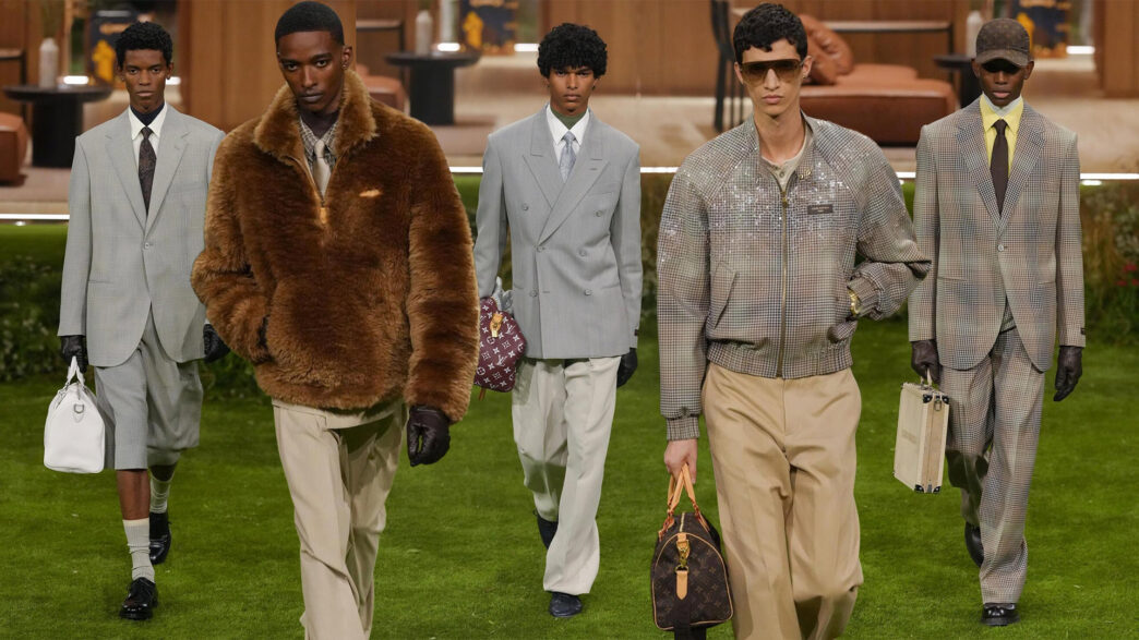 Diferentes modelos masculinos desfilando en el desfile de Louis Vuitton otoño/invierno 2026-2027