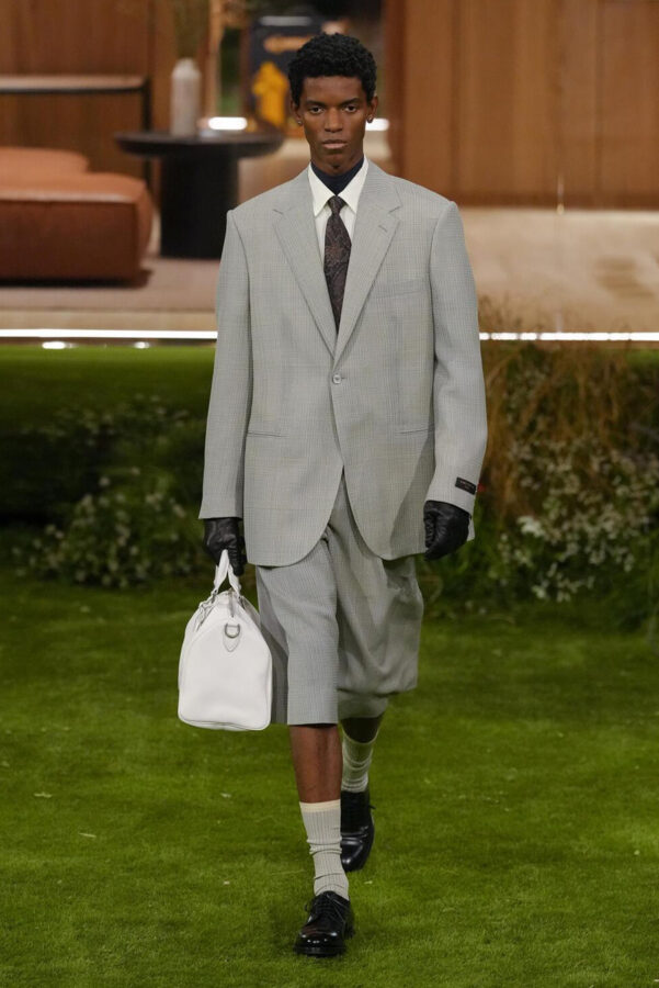 modelo desfilando en el desfile de Louis Vuitton otoño/invierno 2026-2027