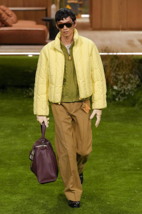 modelo desfilando en el desfile de Louis Vuitton otoño/invierno 2026-2027