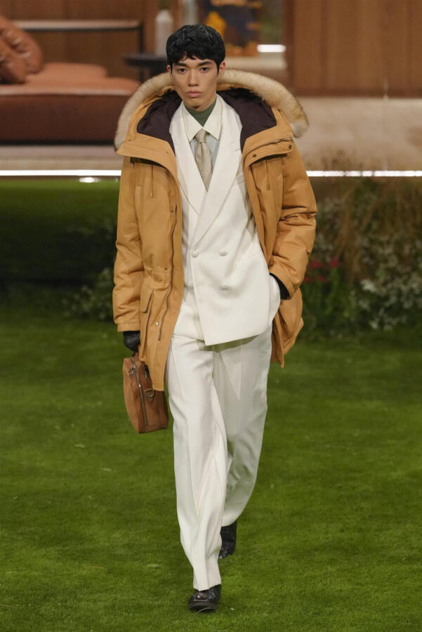 modelo desfilando en el desfile de Louis Vuitton otoño/invierno 2026-2027
