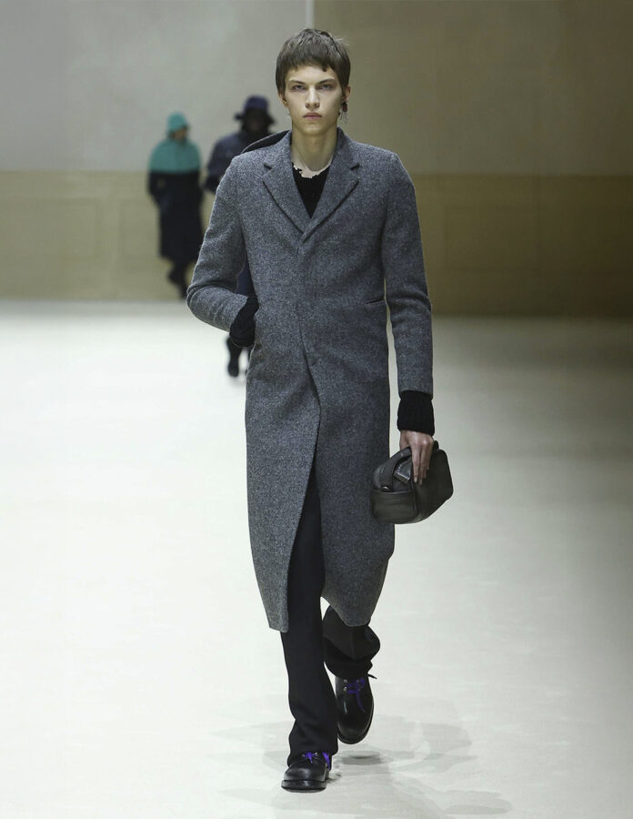 modelo desfile Prada hombre otoño/invierno 2026