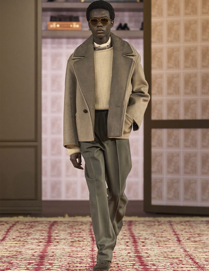 modelo desfilando en el desfile de Zegna temporada otoño 2026