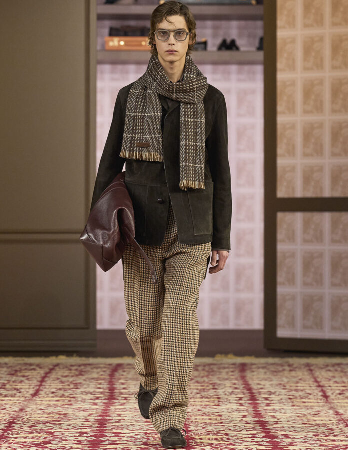 modelo desfilando en el desfile de Zegna temporada otoño 2026