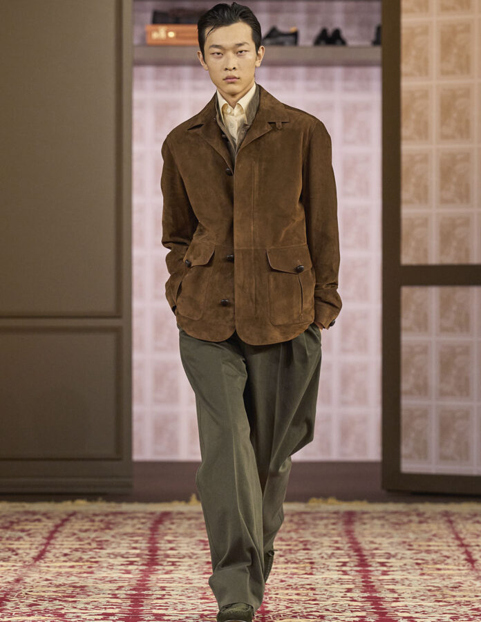 modelo desfilando en el desfile de Zegna temporada otoño 2026