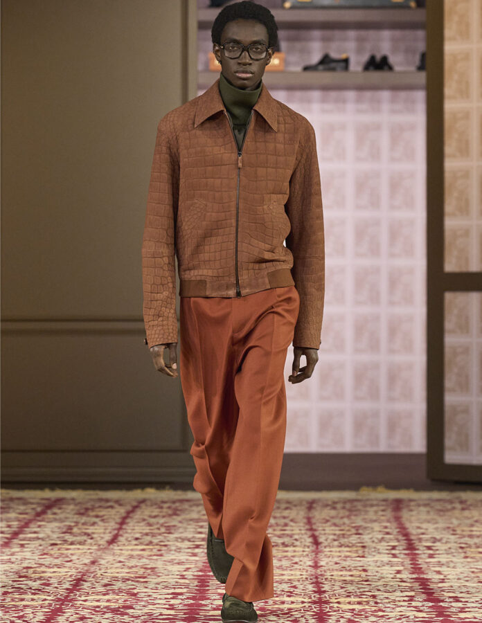 modelo desfilando en el desfile de Zegna temporada otoño 2026