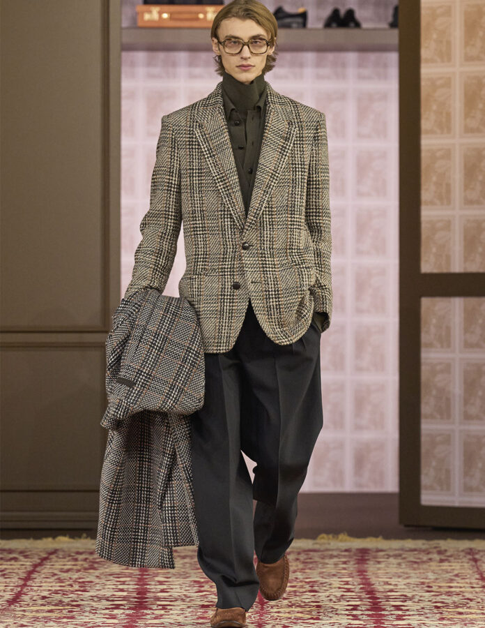 modelo desfilando en el desfile de Zegna temporada otoño 2026