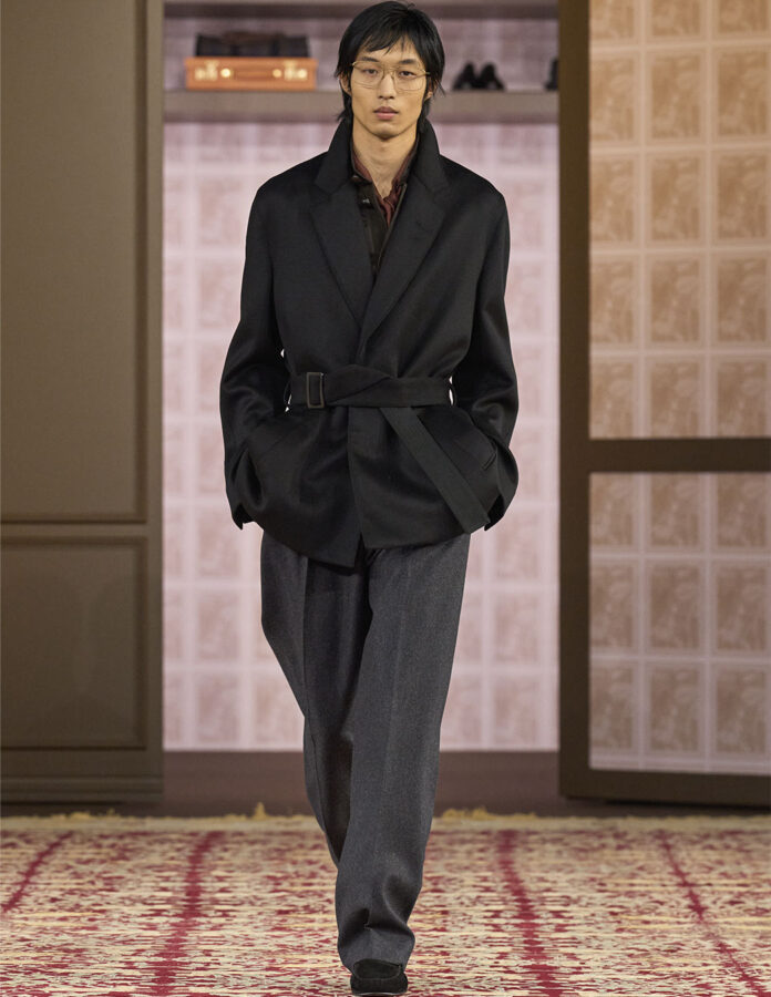 modelo desfilando en el desfile de Zegna temporada otoño 2026