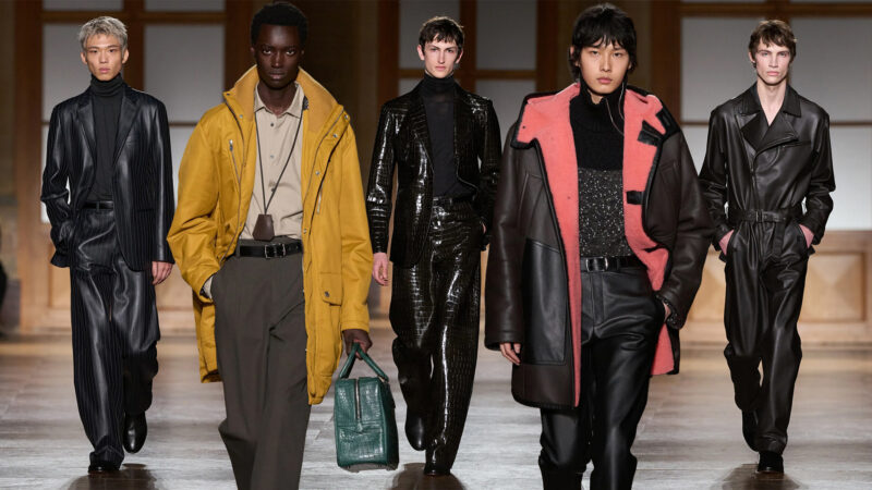 Collage que muestra a diferentes modelos hombres desfilando en el desfile de Hermès temporada otoño/invierno 2026-2027