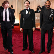 Los hombres más elegantes de los Globos de Oro 2026 Collage con los actores más elegantes de los Globos de Oro 2026