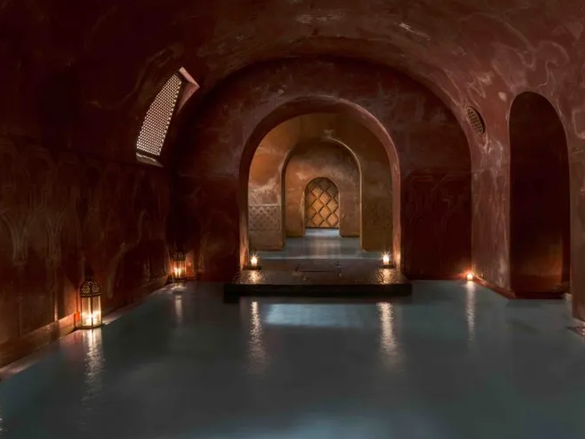 Piscina interior del Spa Hammam Al Ándalus - Baños árabes en pleno Atocha