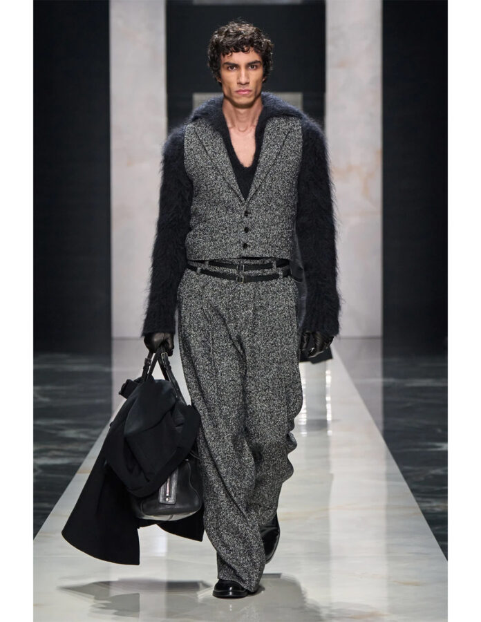 El modelo Duncan Yair desfilando para Dolce & Gabbana en su desfile de otoño-invierno 2026/2027