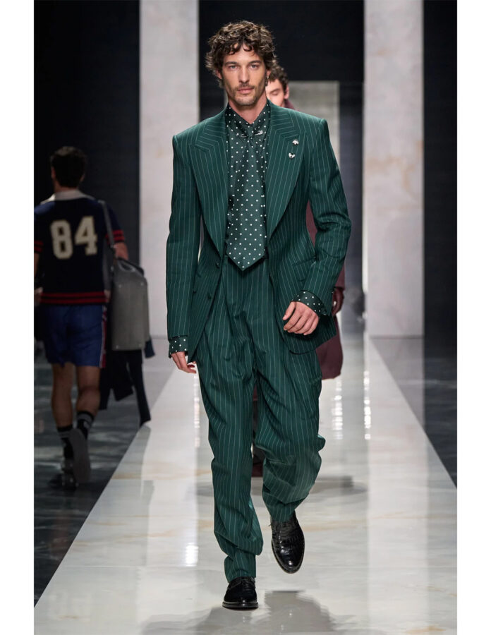 El modelo Edu Román desfilando para Dolce & Gabbana en su desfile de otoño-invierno 2026/2027