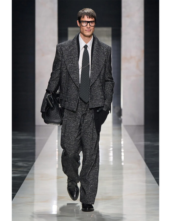 El modelo Emilio Flores desfilando para Dolce & Gabbana en su desfile de otoño-invierno 2026/2027