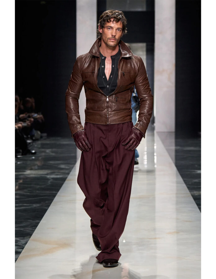 El modelo Jorge Román desfilando para Dolce & Gabbana en su desfile de otoño-invierno 2026/2027