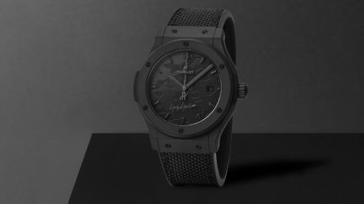 Reloj Hublot Classic Fusion Yohji Yamamoto All Black Camo con caja de cerámica negra mate y esfera camuflaje monocromática.