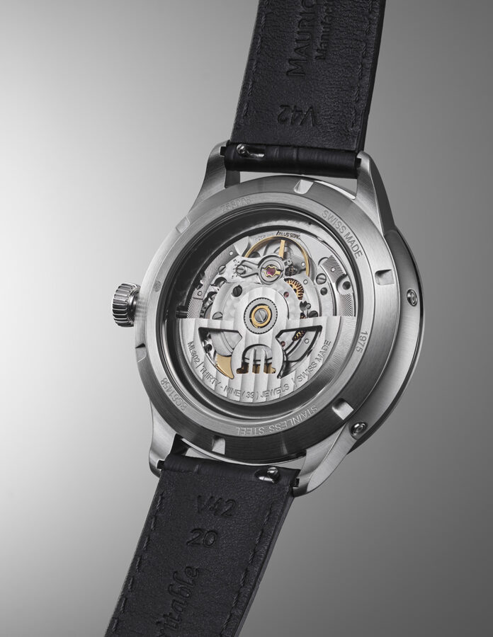 Calibre automático Maurice Lacroix ML302 visible a través del fondo de caja transparente