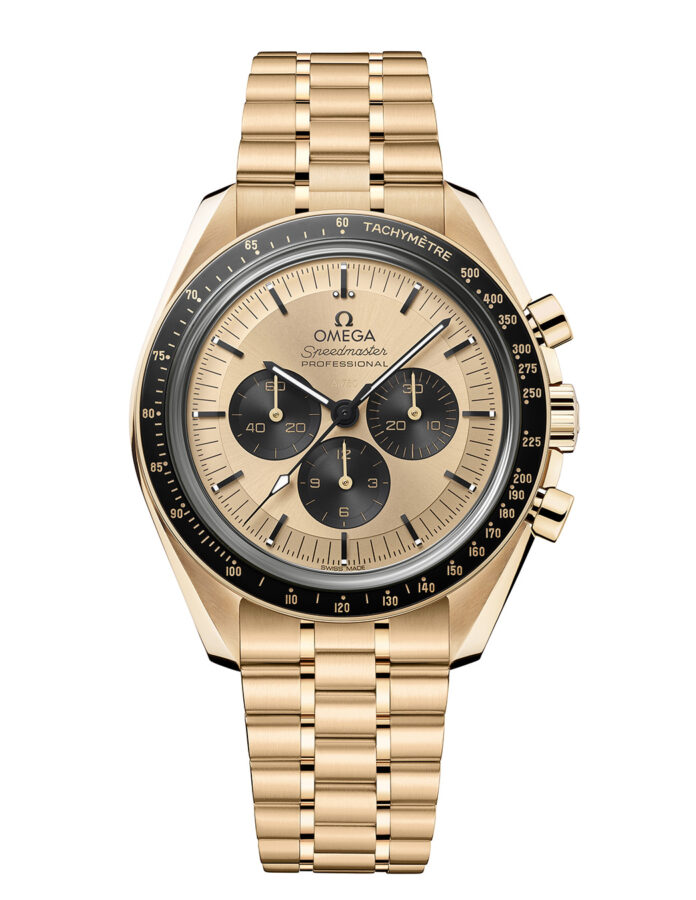 OMEGA Speedmaster Moonwatch Professional de 42 mm en oro Moonshine™ de 18 quilates, con bisel en cerámica negra (310.60.42.50.99.002).