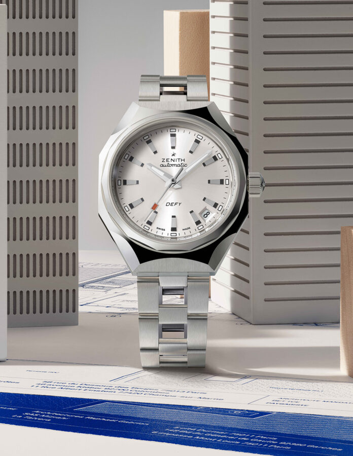 Frontal del Zenith DEFY Revival A3643 con esfera plateada, índices aplicados y segundero naranja