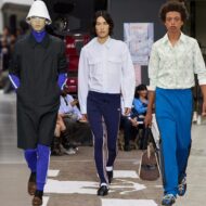 Chándal chic: El “error” de estilo que los hombres más elegantes cometerán esta primavera (y por qué funciona) Collage que muestra a modelos masculinos vestidos con pantalones de chandal y la parte superior más elegante, con camisas, blazers y corbatas, tendencia primavera 2026