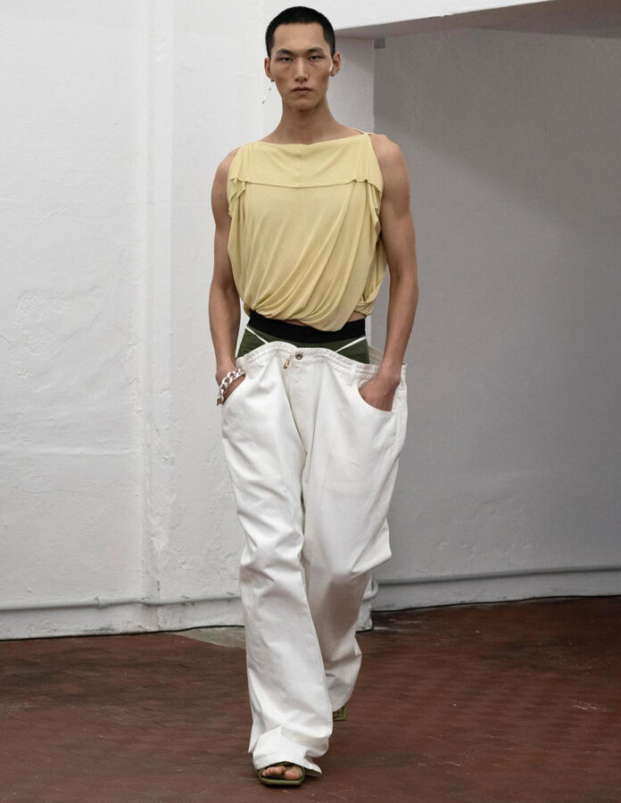 modelo desfilando temporada primavera 2026 para la marca Setchu