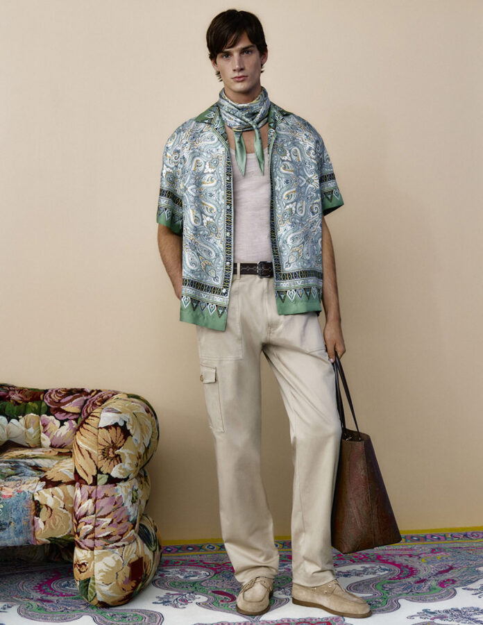 modelo desfilando temporada primavera 2026 para la marca Etro