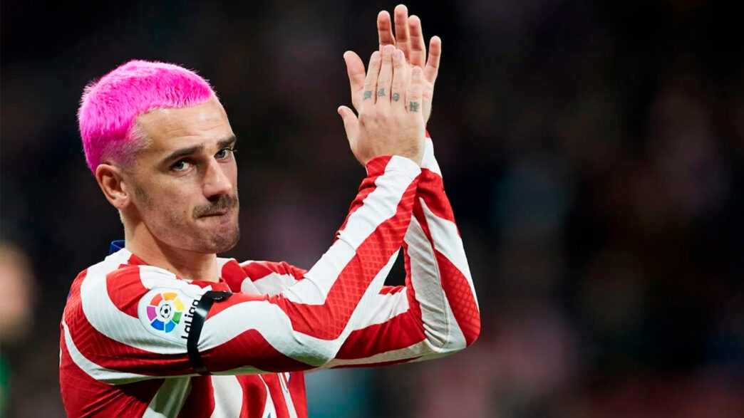 Antoine Griezmann durante un partido de fútbol con el Atlético de Madrid