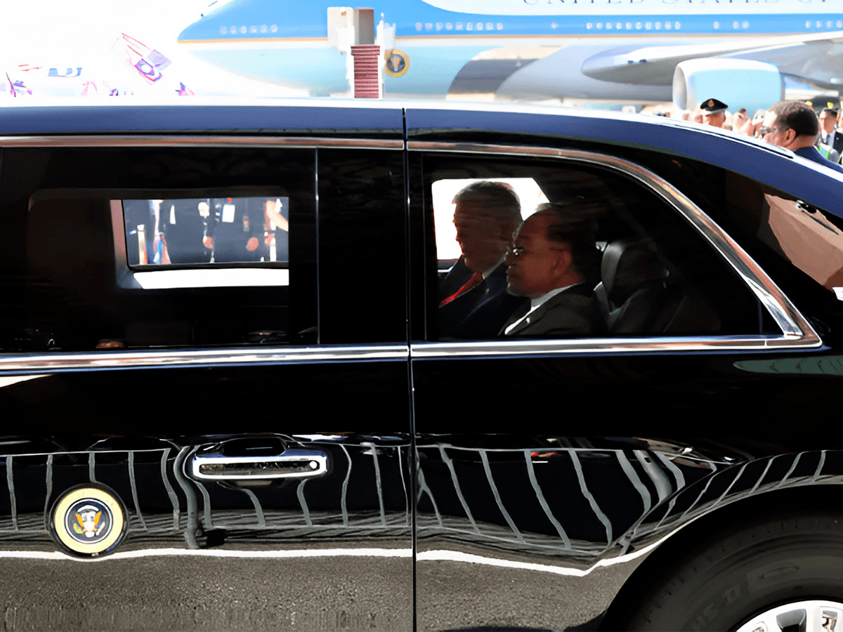 Donald Trump en el interior de la limusina presidencial