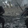 Peter Claffey como Dunk vestido con armadura y luchando con una espada en el quinto episodio de El caballero de los siete reinos.