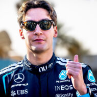 Así es el exclusivo reloj de 9.200 euros que George Russell eligió para el arranque del Mundial 2026 de F1 George Russell con el Pilot’s Watch Automatic 41 George Russell Ref. IW328107 durante los test de pretemporada 2026 en Baréin