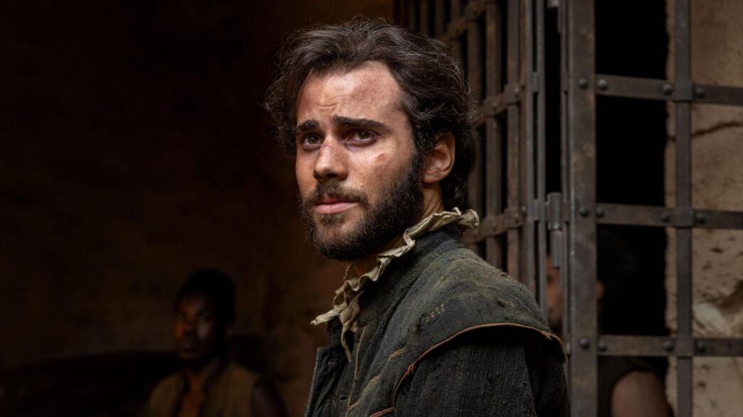 Julio Peña caracterizado como Cervantes en una escena de la película El cautivo.