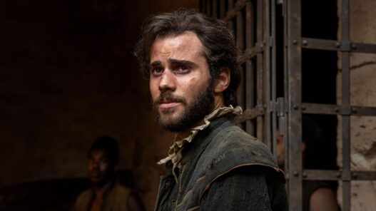 Julio Peña caracterizado como Cervantes en una escena de la película El cautivo.