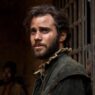 Julio Peña caracterizado como Cervantes en una escena de la película El cautivo.