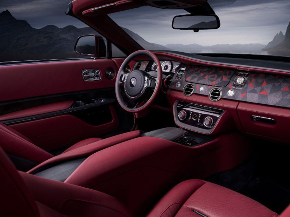 Un vistazo al interior del Rolls-Royce La Rose Noire Droptail, donde la artesanía marca cada detalle