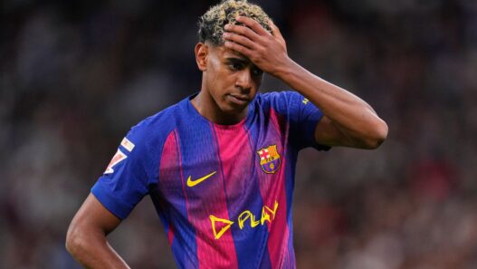 Lamine Yamal durante un partido con el FC Barcelona