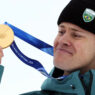 Es esquiador Lucas Pinheiro, campeón olímpico de eslalon gigante en los Juegos de Milán - Cortina 2026