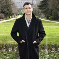 El protagonista de Los Bridgerton Luke Thompson sorprende en Madrid con una chaqueta vintage que todavía está a la venta Actor Luke Thompson en Madrid febrero de 2026