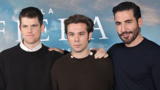 Lo actores Miguel Bernardeau, Carlos Cuevas y Miguel Ángel Silvestre en el photocall de la película La Fiera.