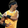 El tenista Rafa Nadal dando un raquetazo con un reloj Richard Mille en la muñeca.