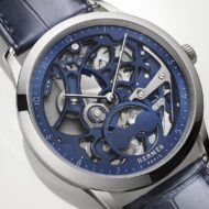 Hermès vuelve a pasarse el juego con su nuevo Slim Squelette Lune: Titanio, platino y una doble luna que lo cambia todo Reloj Hermès Slim d’Hermès Squelette Lune con esfera calada azul.