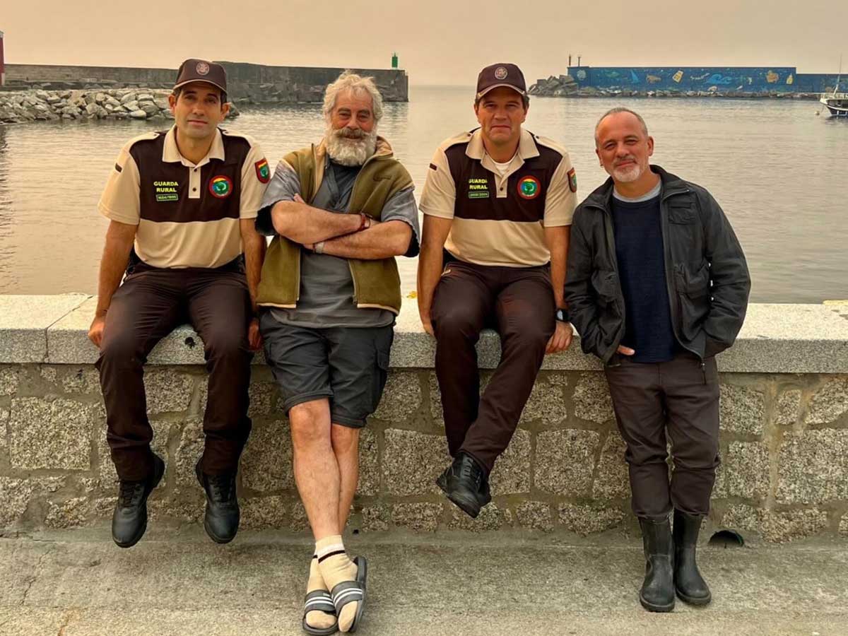 El actor Tamar Novas junto al resto de sus compañeros de reparto de la película "Rondallas"