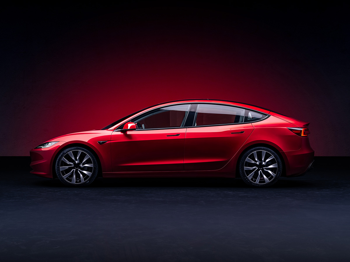 Tesla Model 3 rojos vista lateral