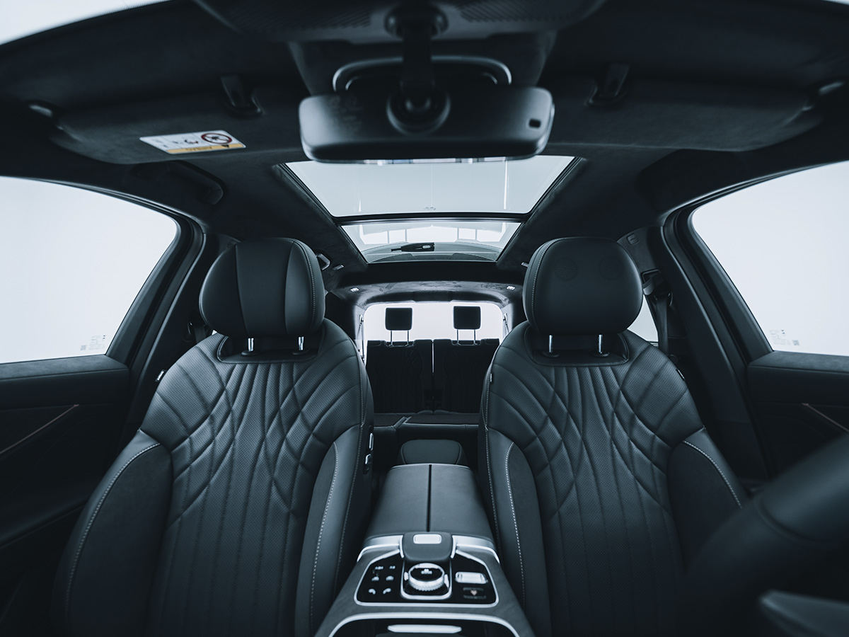 Asientos delanteros de cuero con techo panorámico en el JAECOO 8 SHS 2026