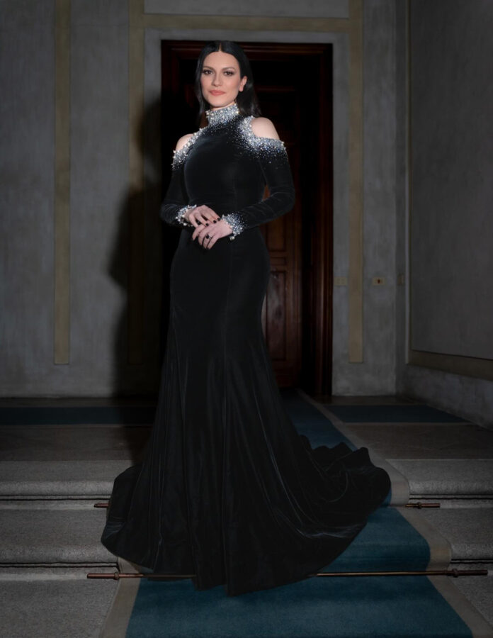 La cantante Laura Pausini vestida de Giorgio Armani Privé para la ceremonia inaugural de los JJOO de invierno Milán Cortina 2026