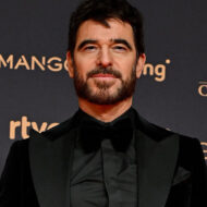 Estos han sido los hombres mejor vestidos de los Premios Goya 2026 Alfonso Bassave uno de los actores más elegantes de los Premios Goya 2026