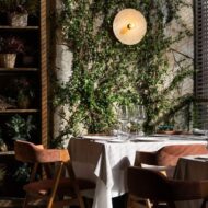 Restaurante Carbón de Madrid: qué pedir para aprovechar al máximo su carta Comedor del restaurante Carbón en Madrid