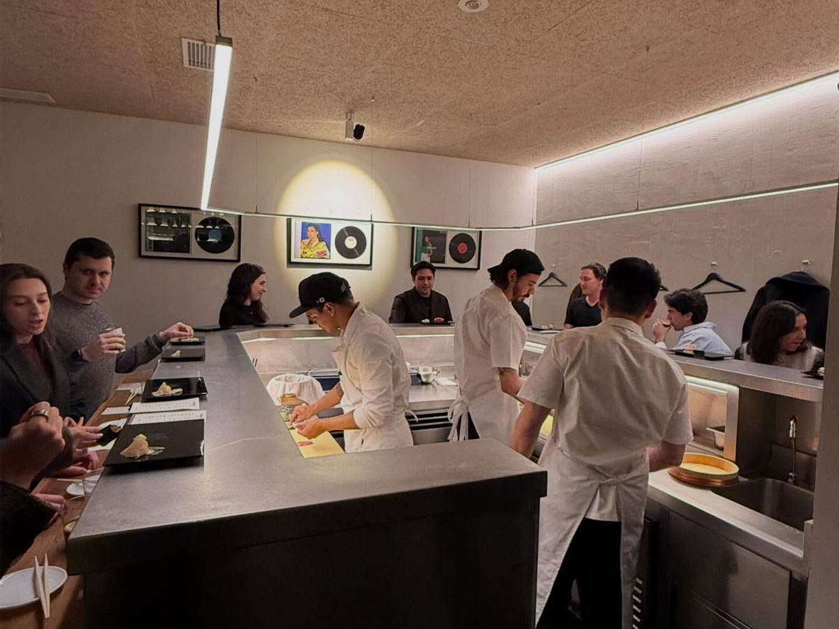 Barra del restaurante Alfonsino en el barrio de Chamberí, Madrid